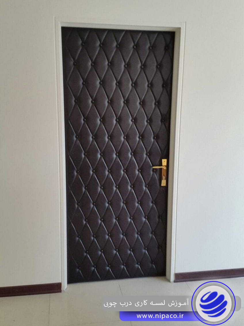 آموزش لمسه کاری درب چوبی